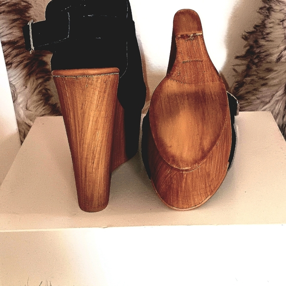 High Platform Steve Madden Wedge. Black Suede "Brandy" Wedge. Size 10 - Picture 7 of 9